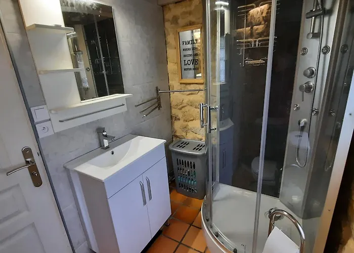 Aux Portes Du Chateau Cottage Intimiste Et Cosy A L\'Abri Des Regards Propice A La Detente
